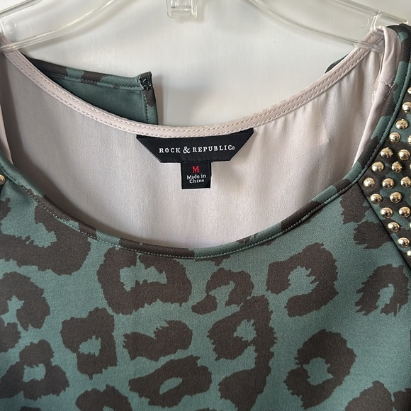 NWT Marilyn Monroe Mash green cheetah stud shoulder dress Size M - Picture 11 of 15